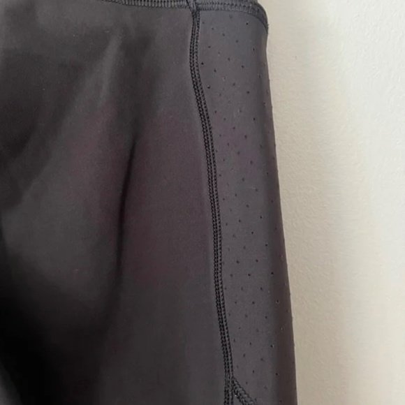 Lululemon Mind Over Miles Crop 17” in Black (10) - Picture 5 of 10